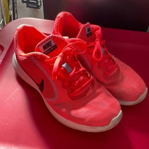 Women’s Nike shoes size 9